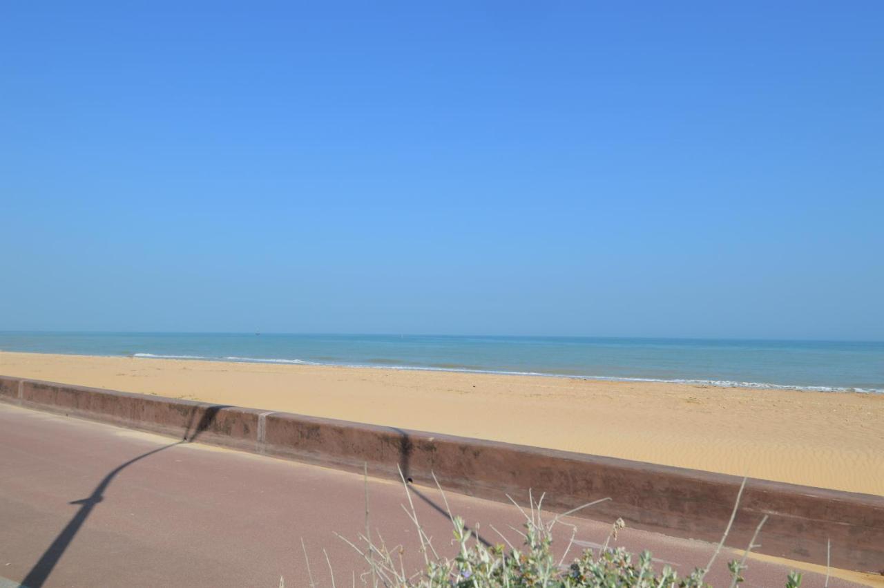 Appartement Moderne Avec Terrasse A 500M De La Mer كورسول-سور-مار المظهر الخارجي الصورة